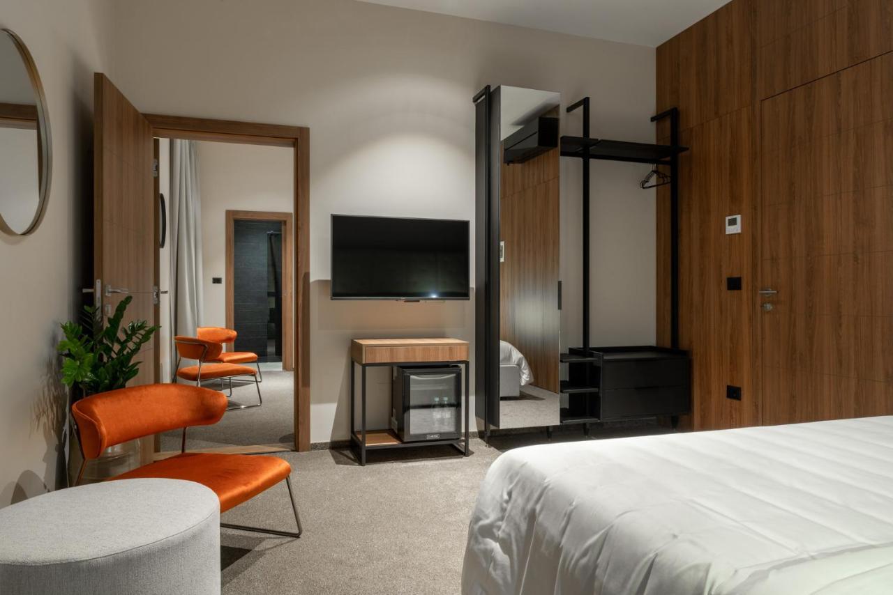 Degrassi Boutique Garni Hotel 4*