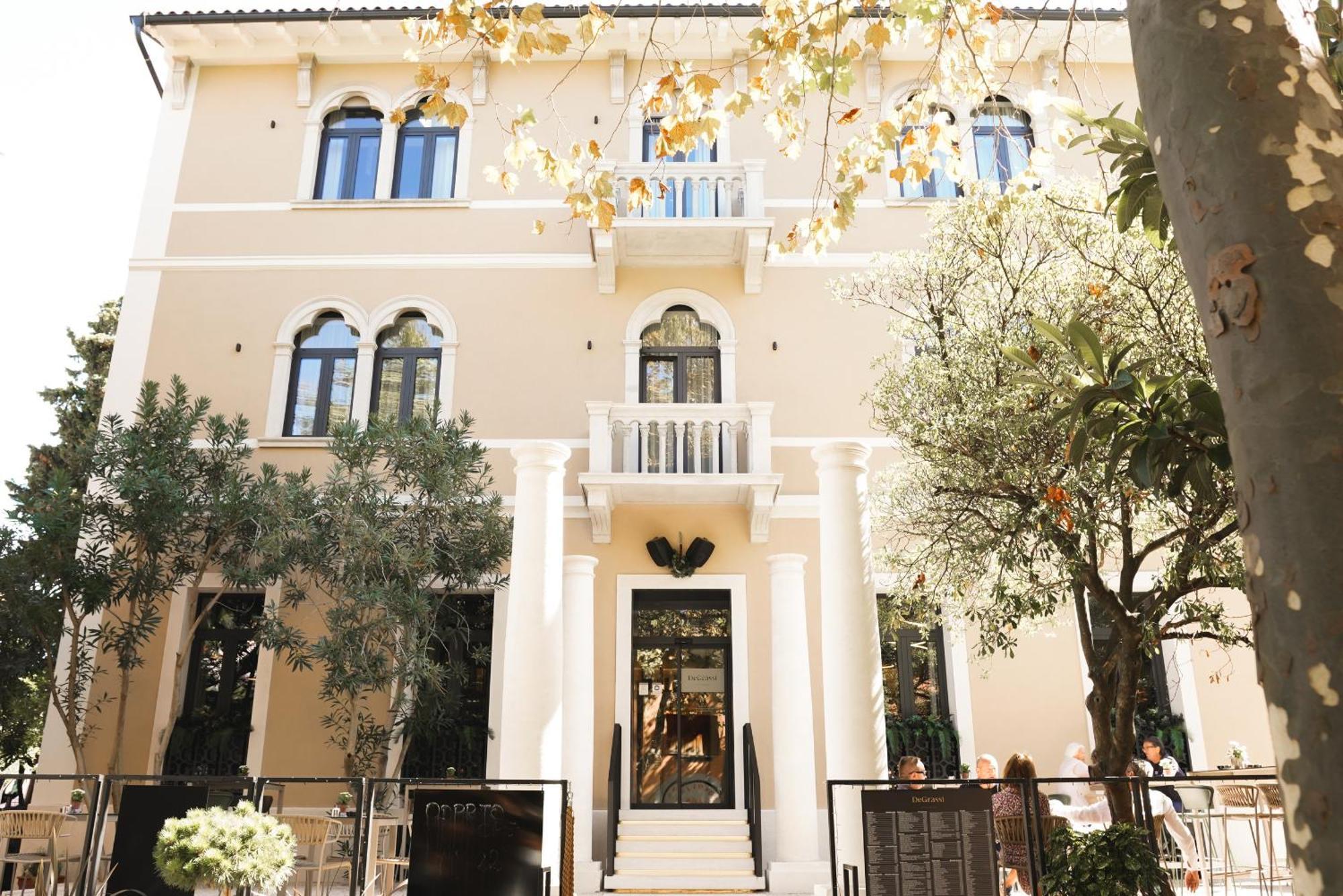 Degrassi Boutique Garni