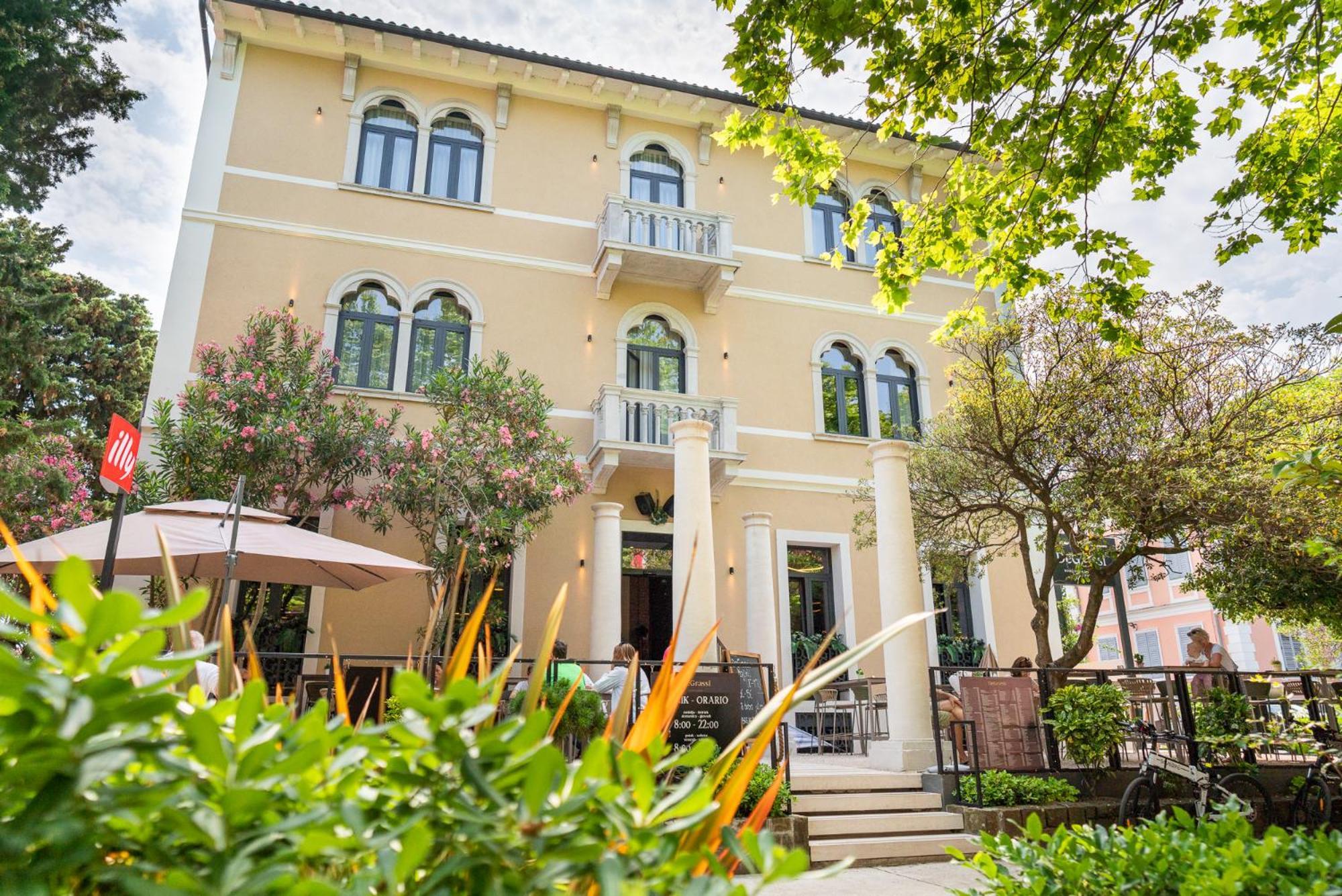 Degrassi Boutique Garni Hotel