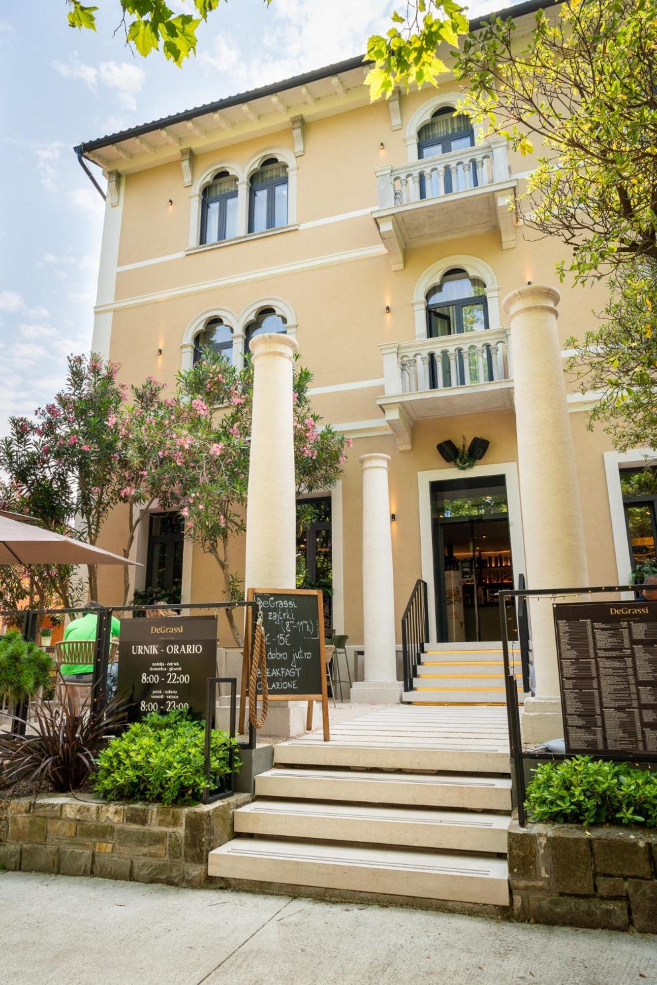 Degrassi Boutique Garni