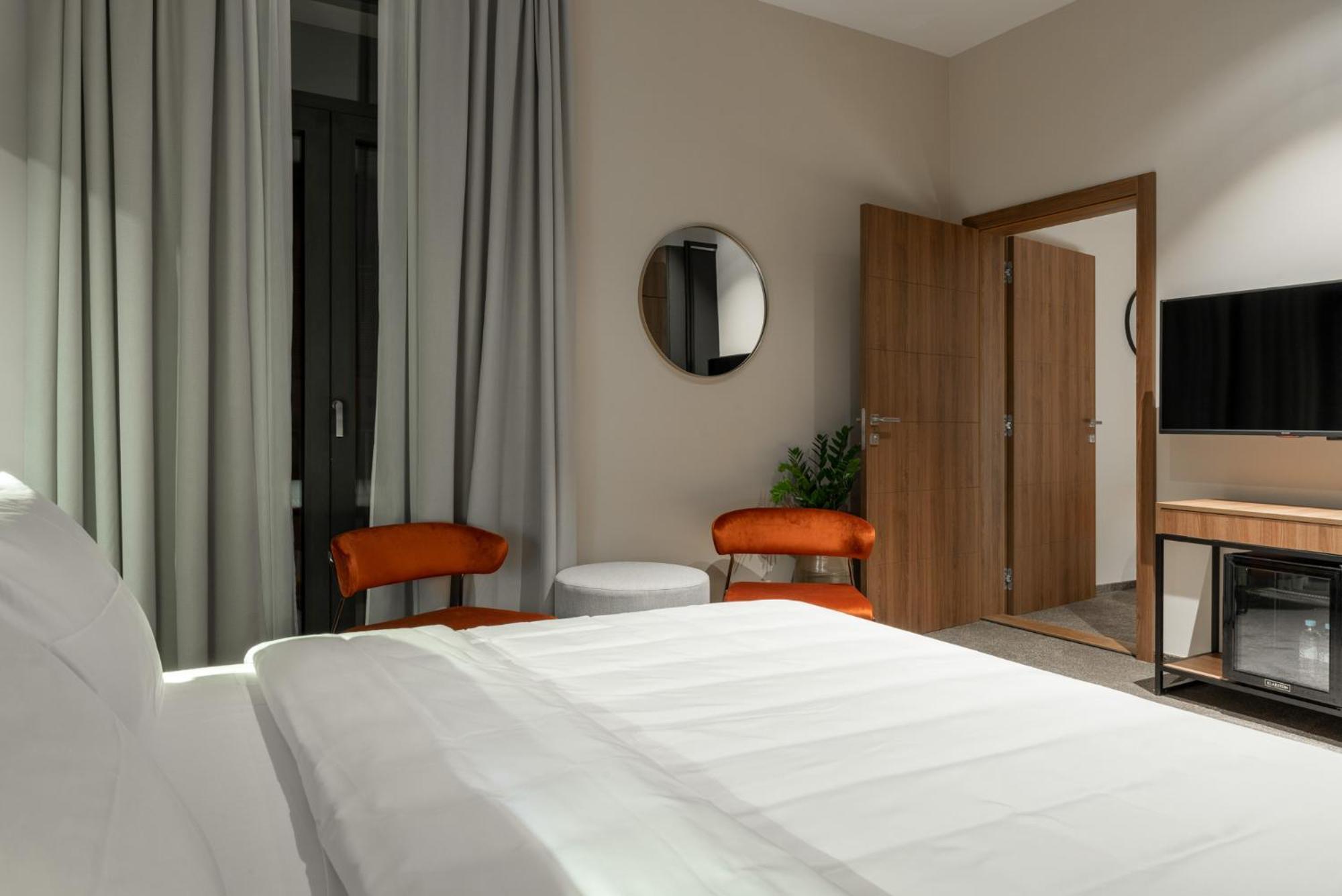 Degrassi Boutique Garni 4*
