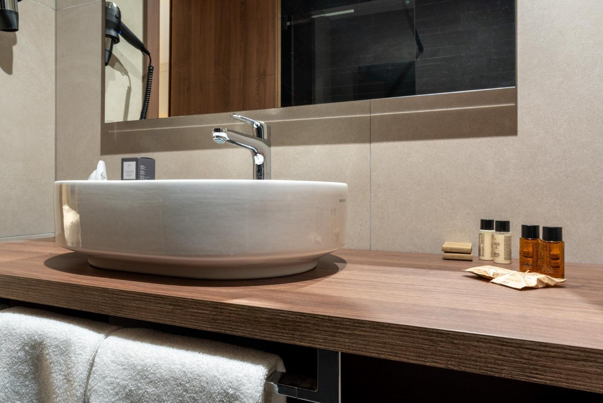 Degrassi Boutique Garni 4*