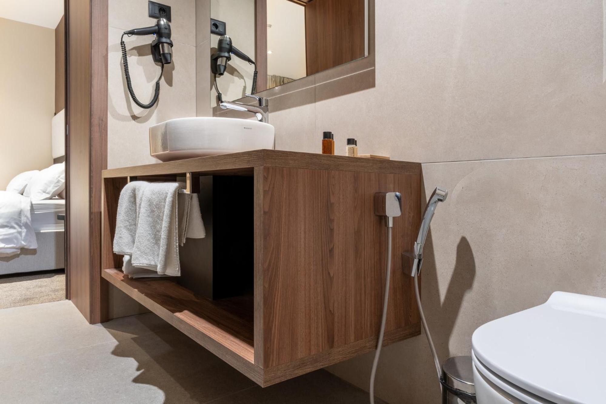 Degrassi Boutique Garni Hotel 4*
