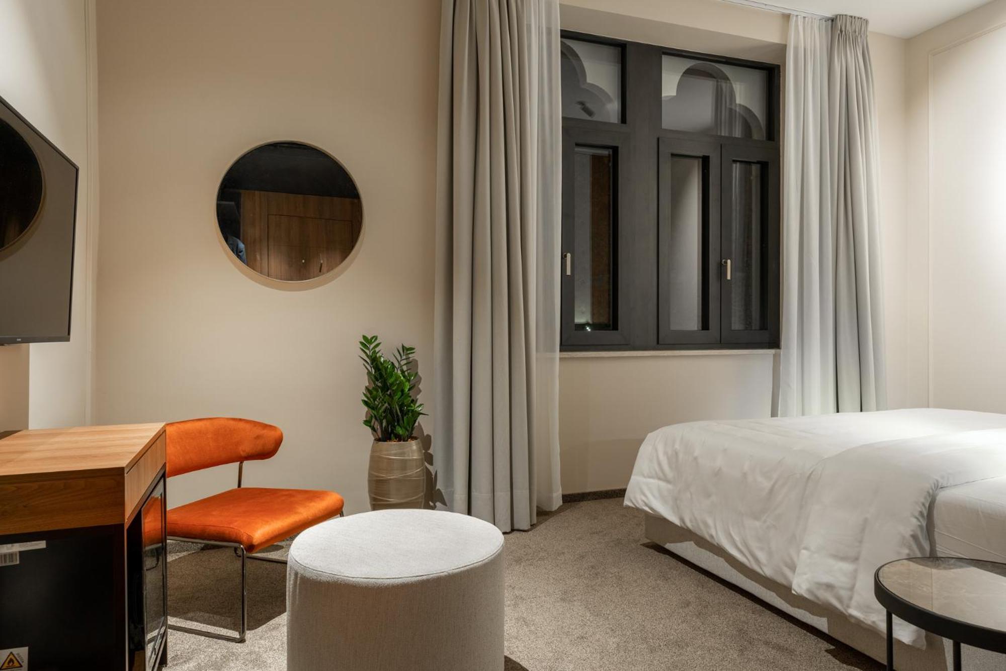 Degrassi Boutique Garni 4*