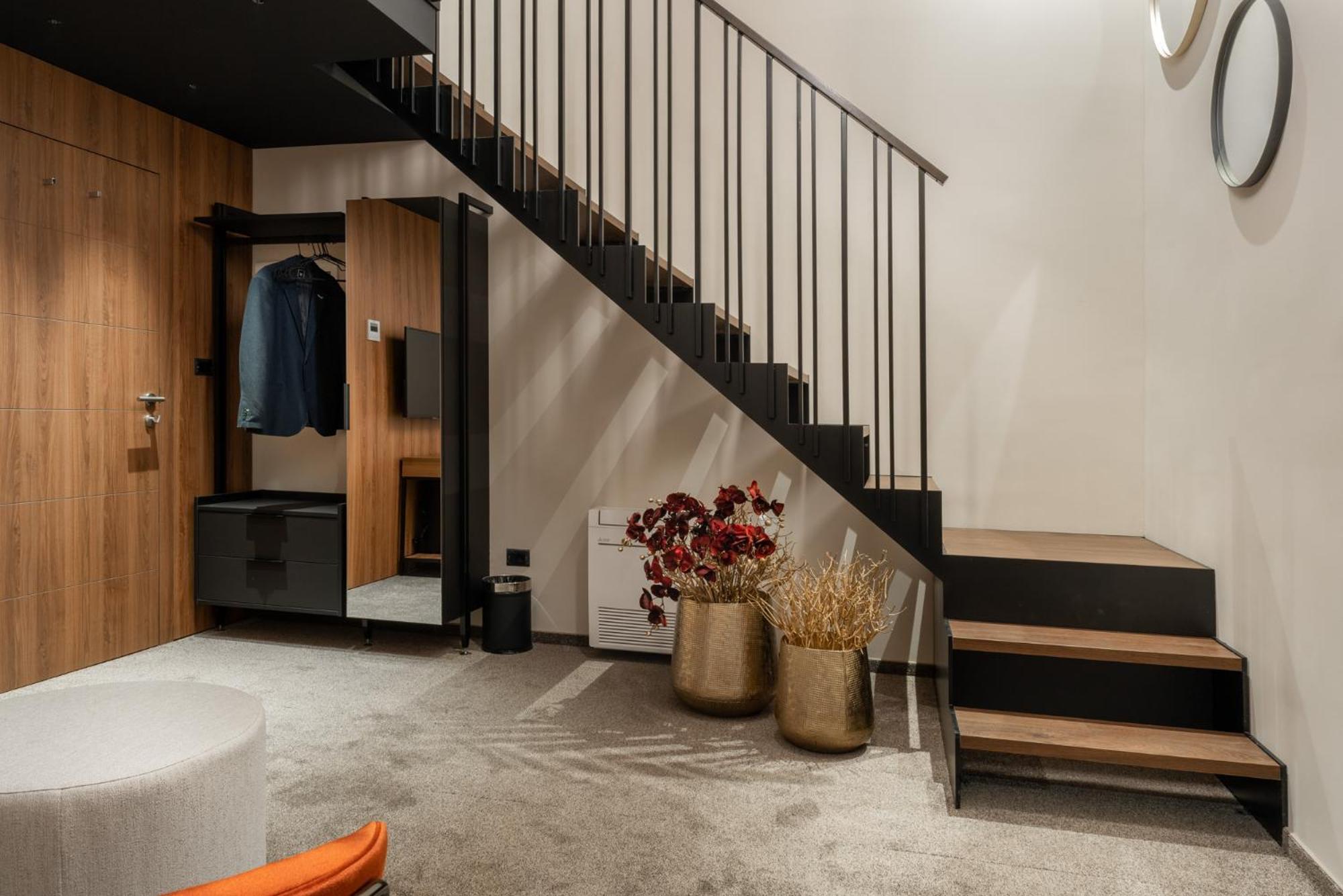 Degrassi Boutique Garni